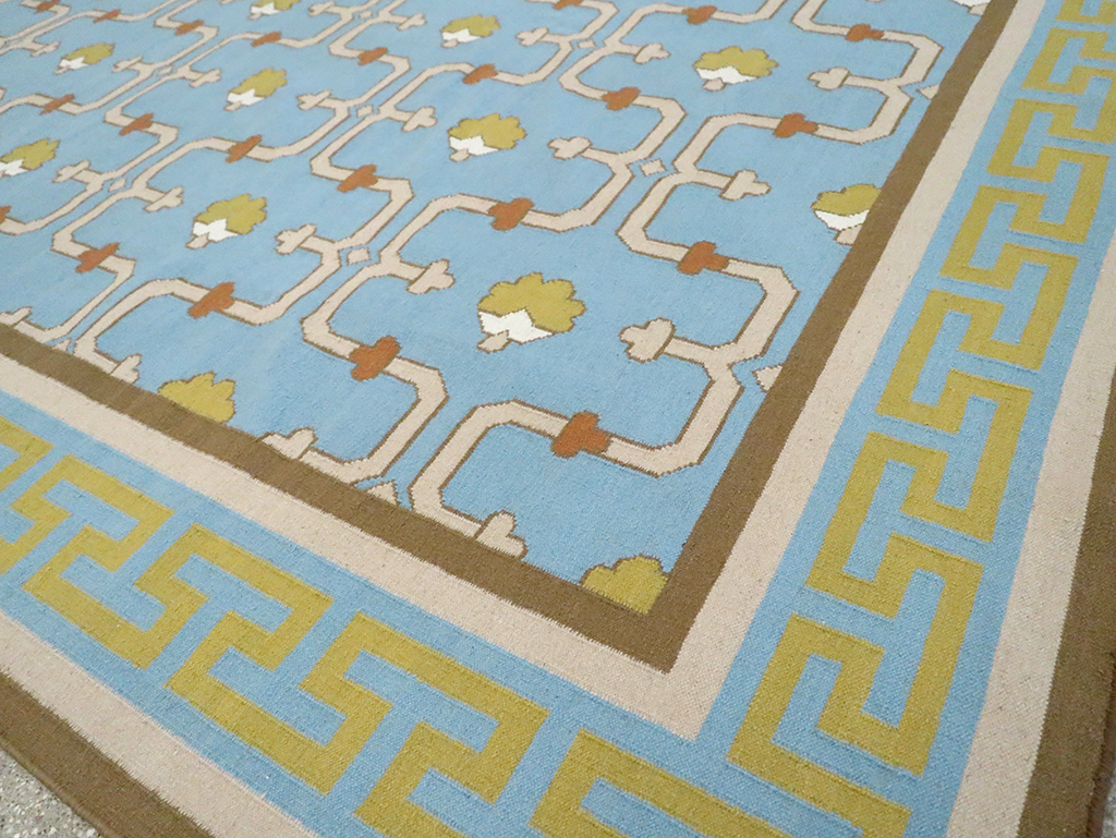Contemporary Indian Flatweave Dhurrie Room Size Carpet, No.30199 - Staging