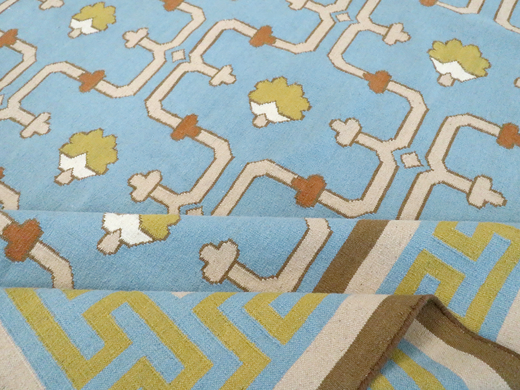 Contemporary Indian Flatweave Dhurrie Room Size Carpet, No.30199 - Staging