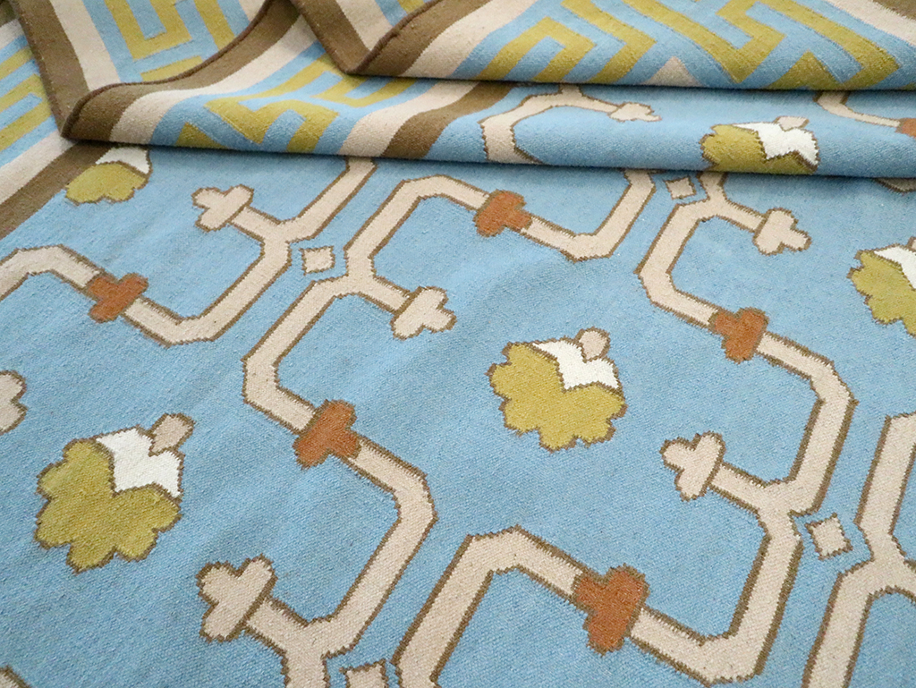 Contemporary Indian Flatweave Dhurrie Room Size Carpet, No.30199 - Staging