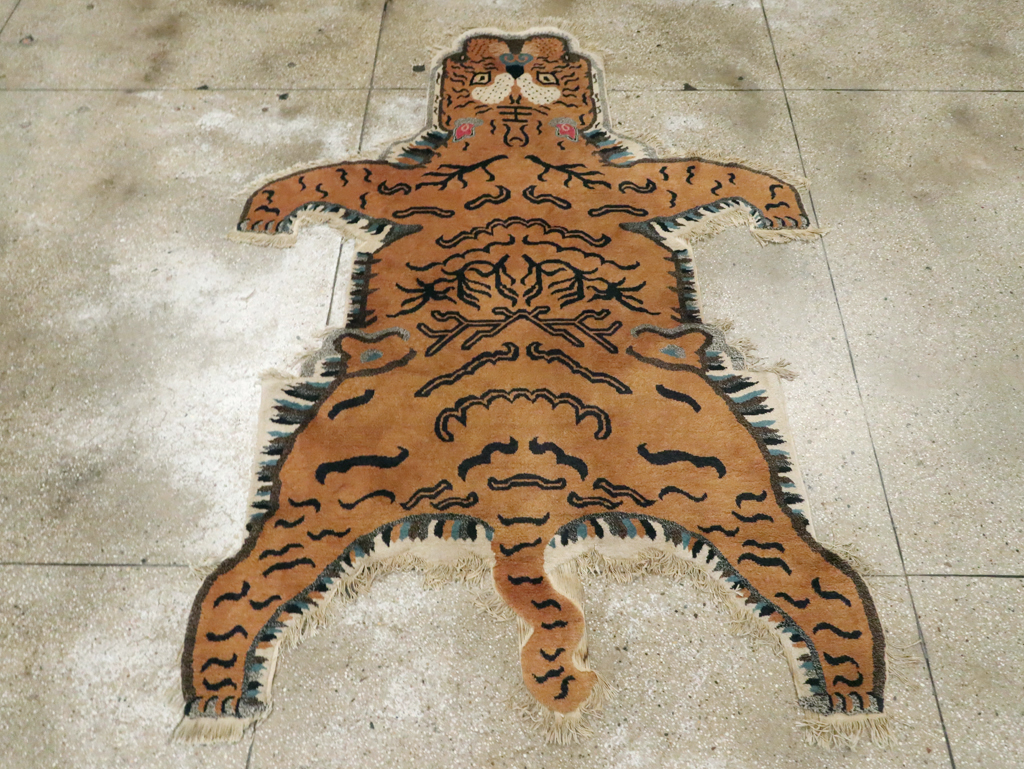 Vintage Pictorial Tibetan Rug, No.30210 - Staging