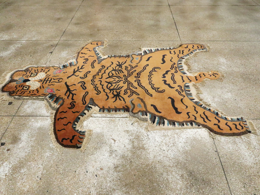 Vintage Pictorial Tibetan Rug, No.30210 - Staging