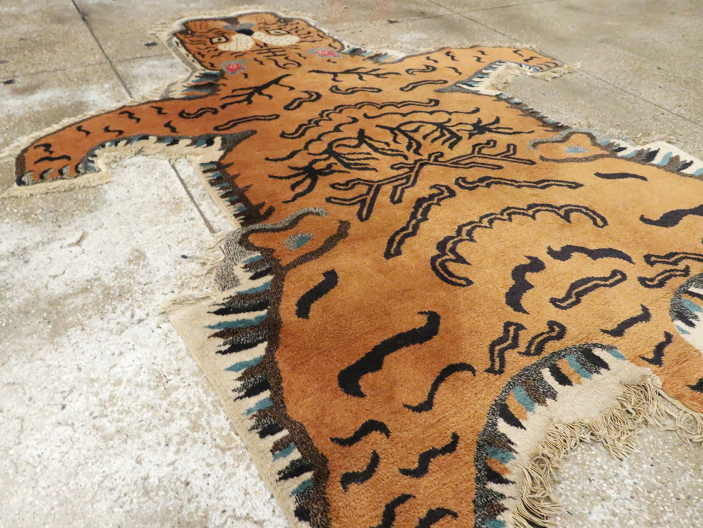 Vintage Pictorial Tibetan Rug, No.30210 - Staging