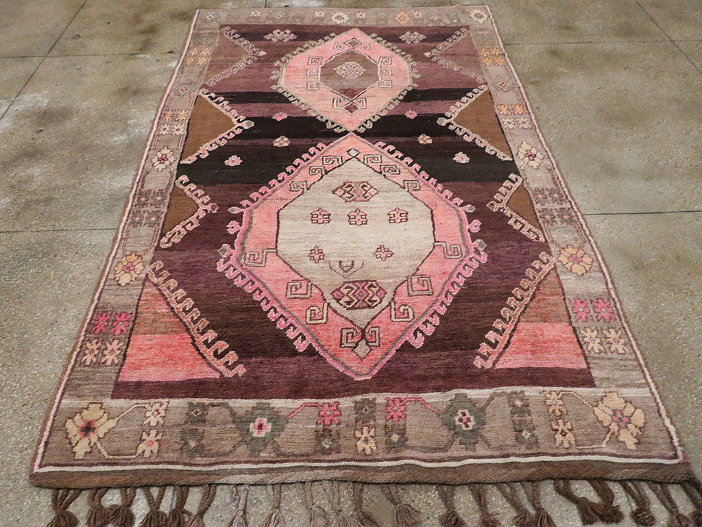 Vintage Anatolian Carpet, No.30257 - Staging