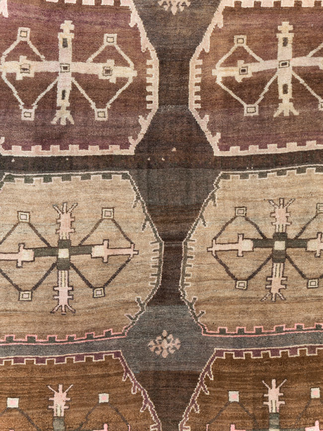 Vintage Turkish Anatolian Room Size Carpet, No.30278 - Staging