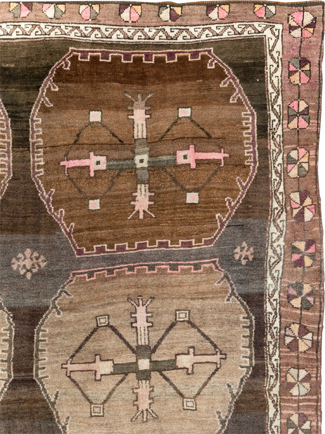 Vintage Turkish Anatolian Room Size Carpet, No.30278 - Staging