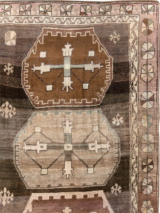 Vintage Turkish Anatolian Room Size Carpet, No.30278 - Staging