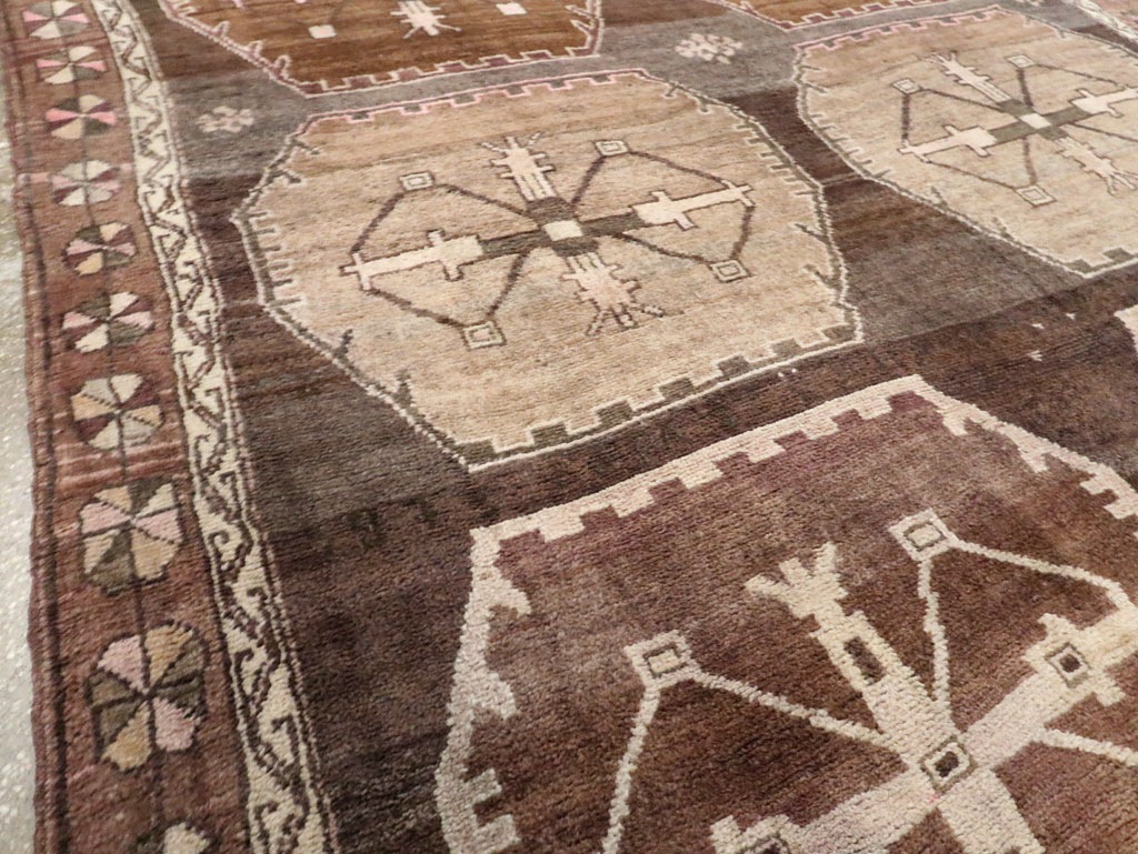 Vintage Turkish Anatolian Room Size Carpet, No.30278 - Staging