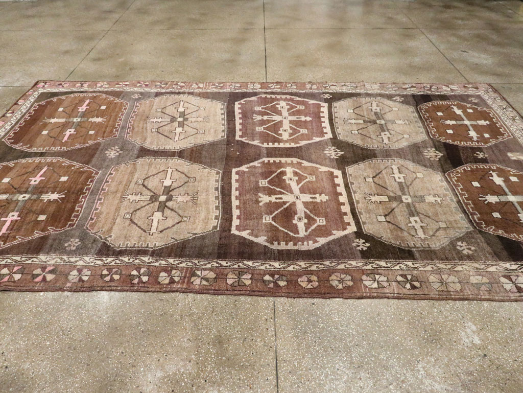 Vintage Turkish Anatolian Room Size Carpet, No.30278 - Staging