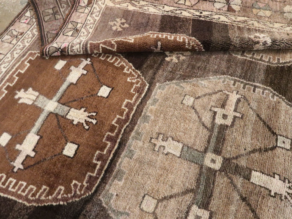 Vintage Turkish Anatolian Room Size Carpet, No.30278 - Staging