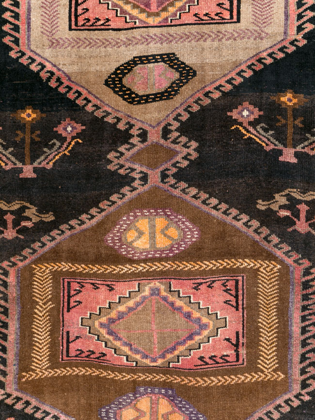 Vintage Turkish Anatolian Room Size Carpet, No.30280 - Staging