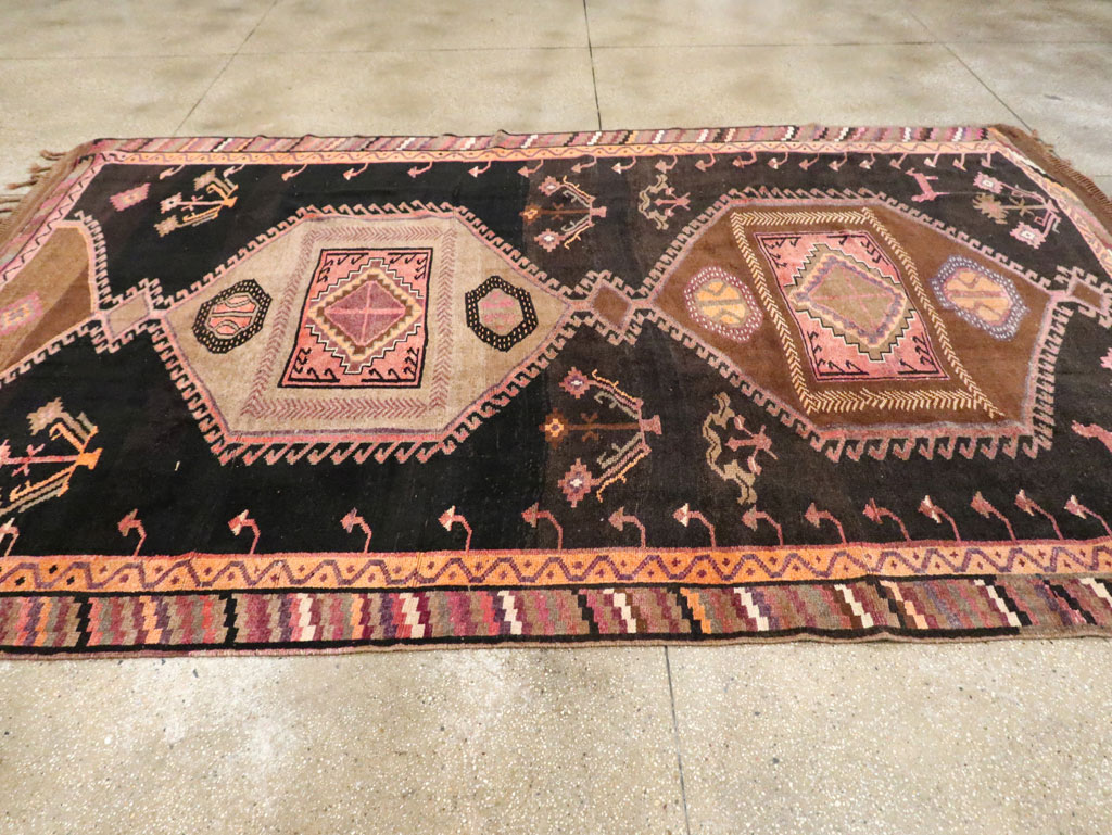 Vintage Turkish Anatolian Room Size Carpet, No.30280 - Staging