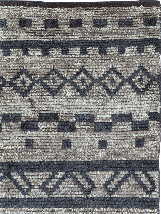 Contemporary Moroccan Inspired Accent Rug, No.30305 - Staging
