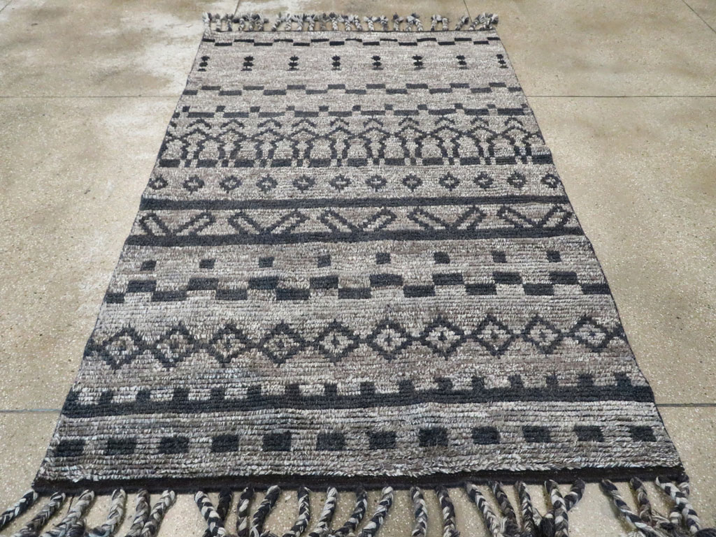 Contemporary Moroccan Inspired Accent Rug, No.30305 - Staging