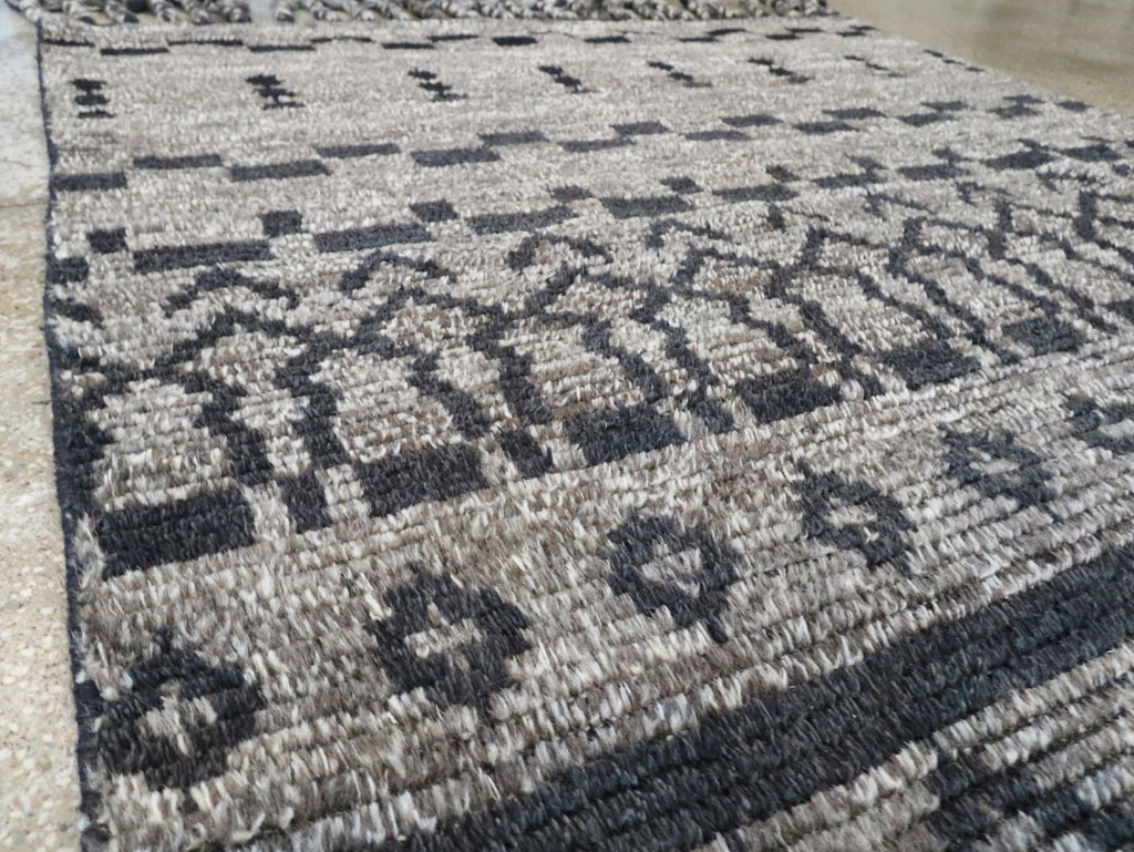 Contemporary Moroccan Inspired Accent Rug, No.30305 - Staging