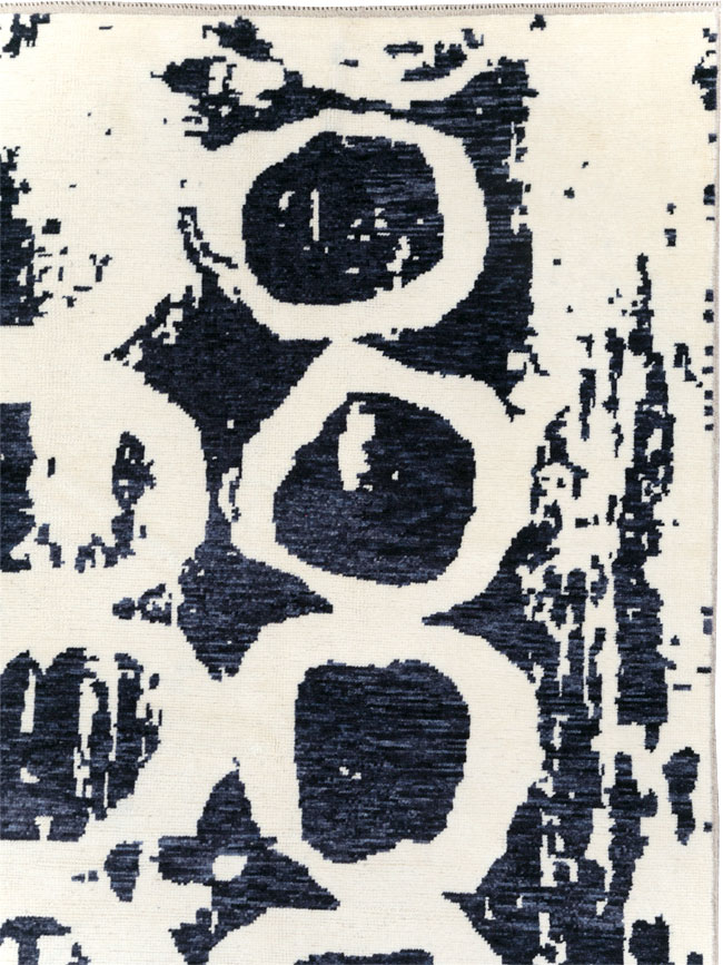 Modern Turkish Carpet, No.30310 - Staging