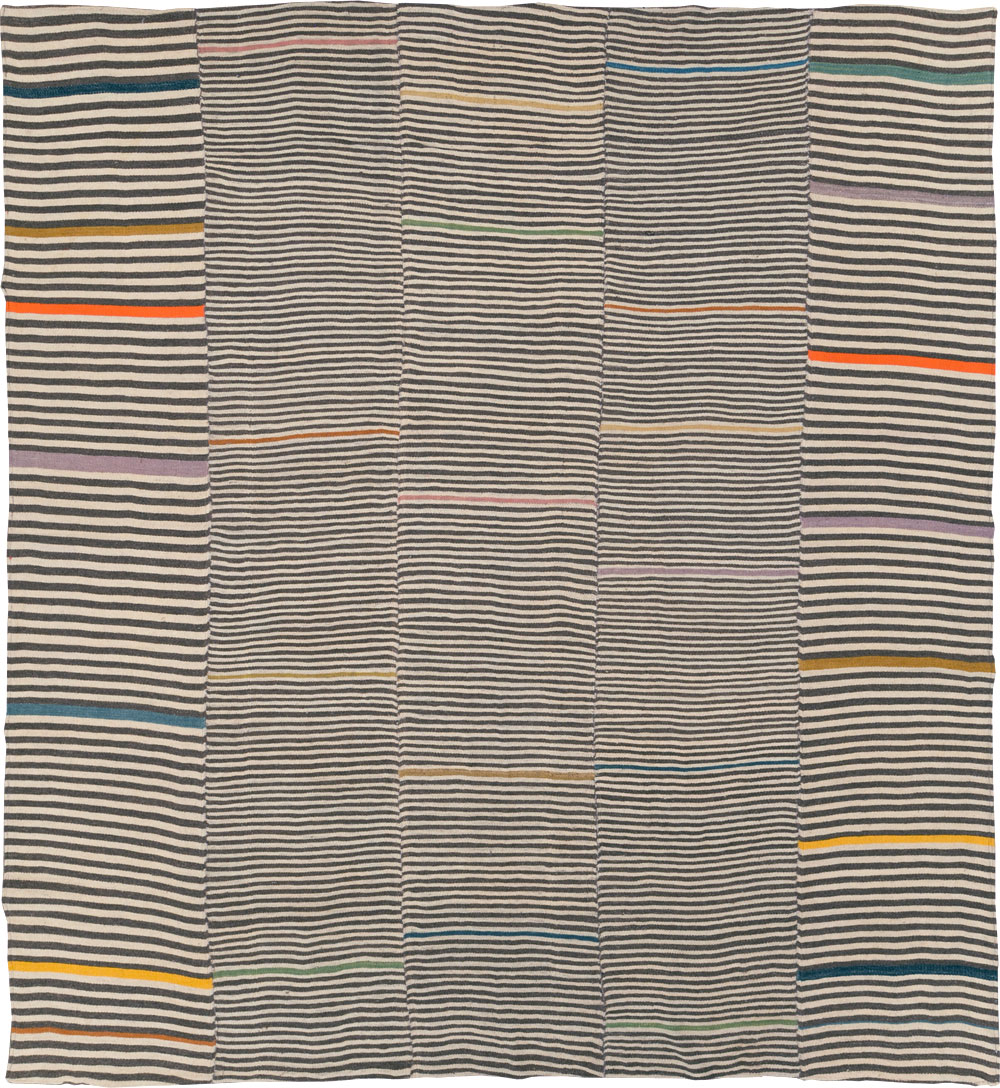 Contemporary Turkish Flatweave Kilim Room Size Carpet, No.30376 - Staging