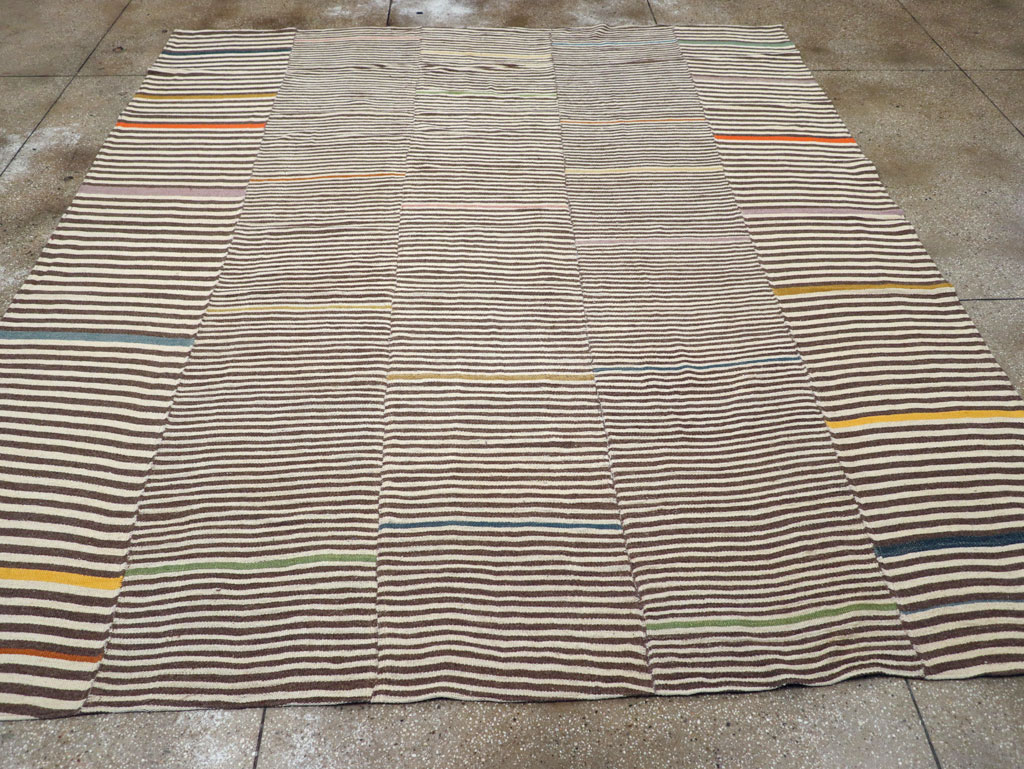 Contemporary Turkish Flatweave Kilim Room Size Carpet, No.30376 - Staging