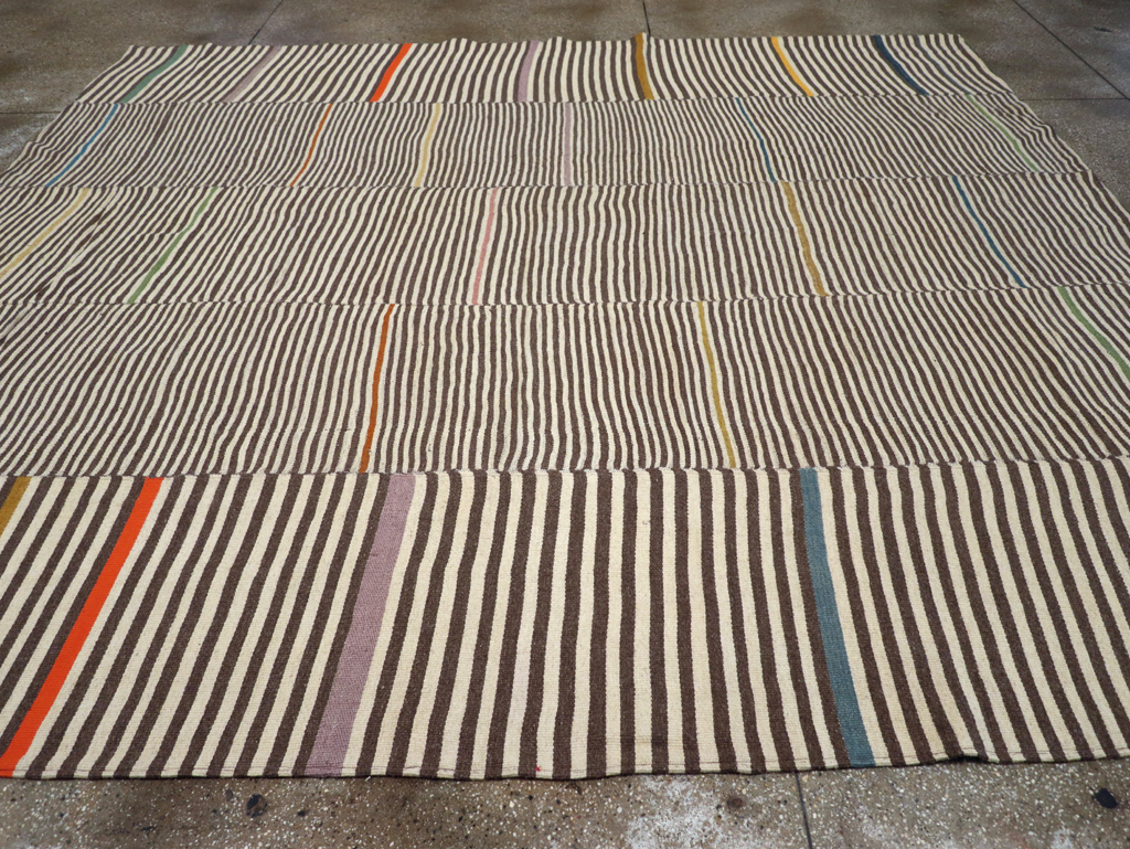 Contemporary Turkish Flatweave Kilim Room Size Carpet, No.30376 - Staging