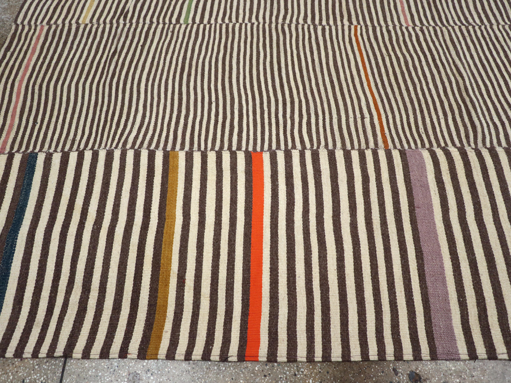 Contemporary Turkish Flatweave Kilim Room Size Carpet, No.30376 - Staging