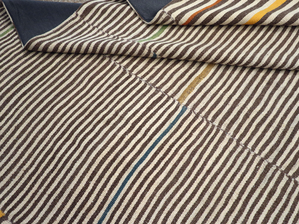 Contemporary Turkish Flatweave Kilim Room Size Carpet, No.30376 - Staging