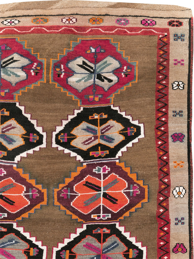 Vintage Turkish Anatolian Small Room Size Carpet, No.30390 - Staging