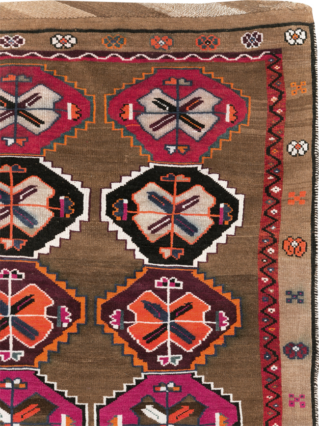 Vintage Turkish Anatolian Small Room Size Carpet, No.30390 - Staging