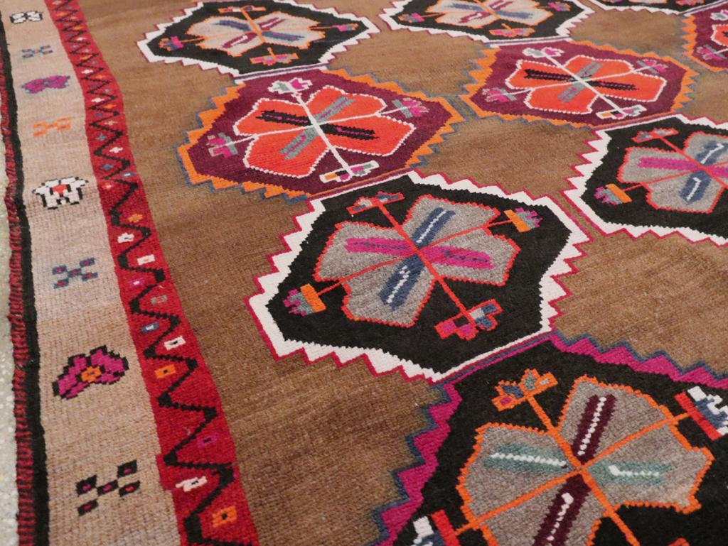 Vintage Turkish Anatolian Small Room Size Carpet, No.30390 - Staging