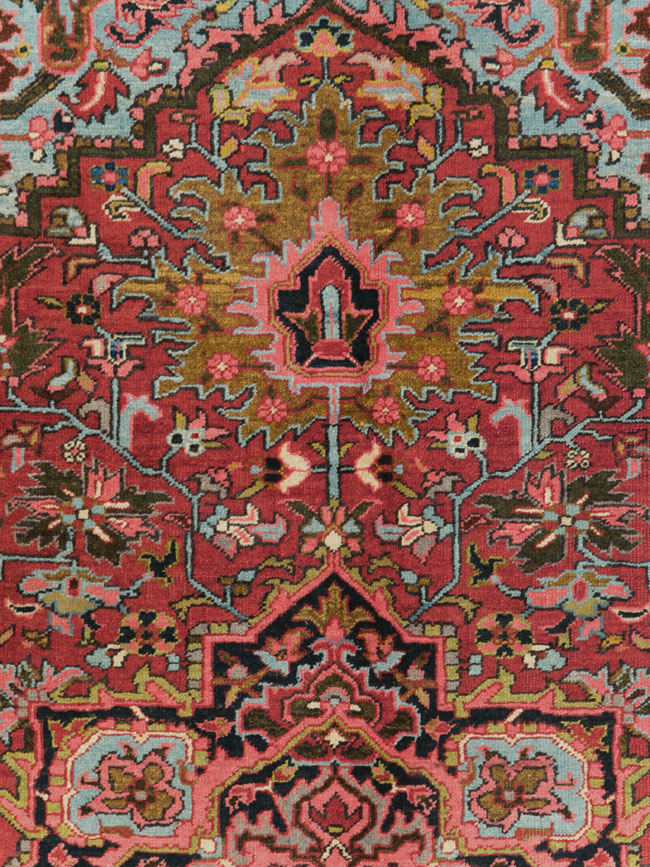 Vintage Persian Heriz Accent Carpet, No.30401 - Staging