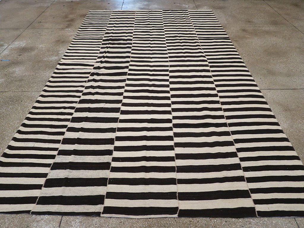 Modern Persian Flatweave Kilim Gallery Carpet, No.30455 - Staging