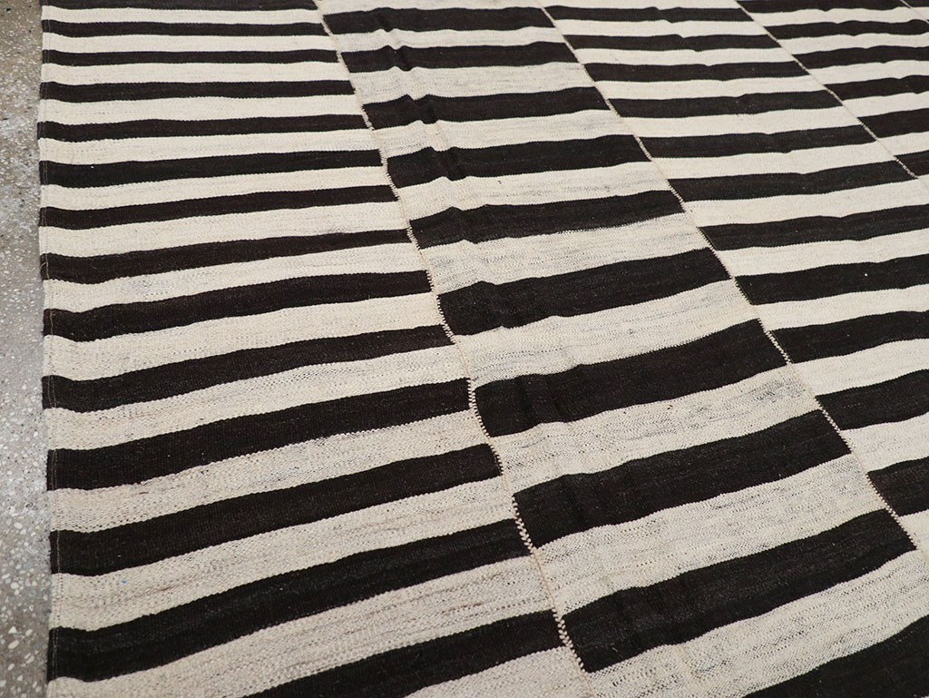 Modern Persian Flatweave Kilim Gallery Carpet, No.30455 - Staging