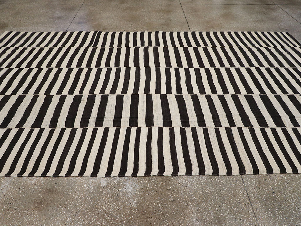 Modern Persian Flatweave Kilim Gallery Carpet, No.30455 - Staging