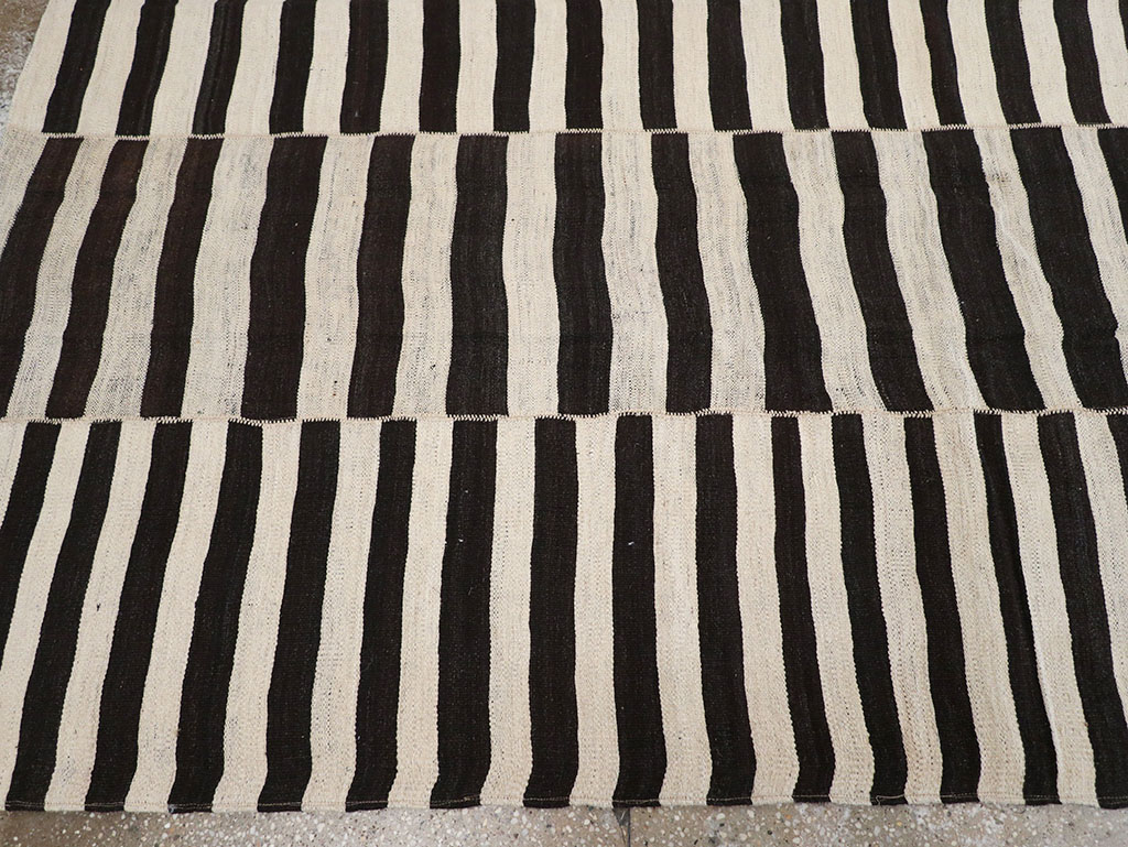 Modern Persian Flatweave Kilim Gallery Carpet, No.30455 - Staging