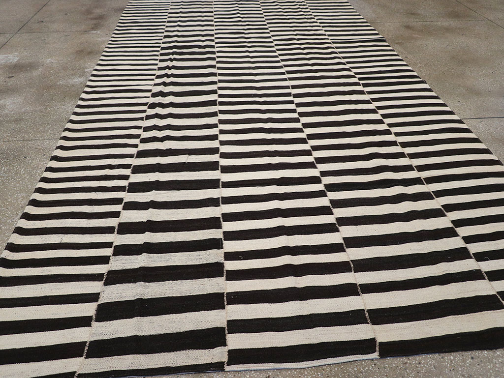 Modern Persian Flatweave Kilim Gallery Carpet, No.30455 - Staging