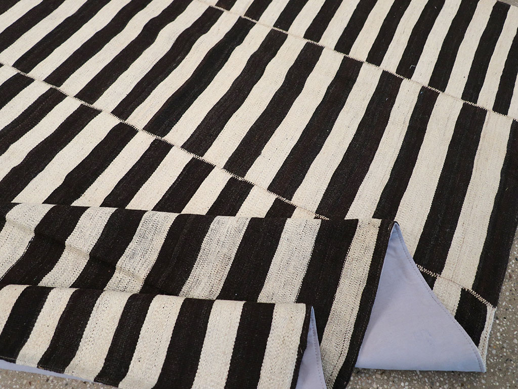 Modern Persian Flatweave Kilim Gallery Carpet, No.30455 - Staging