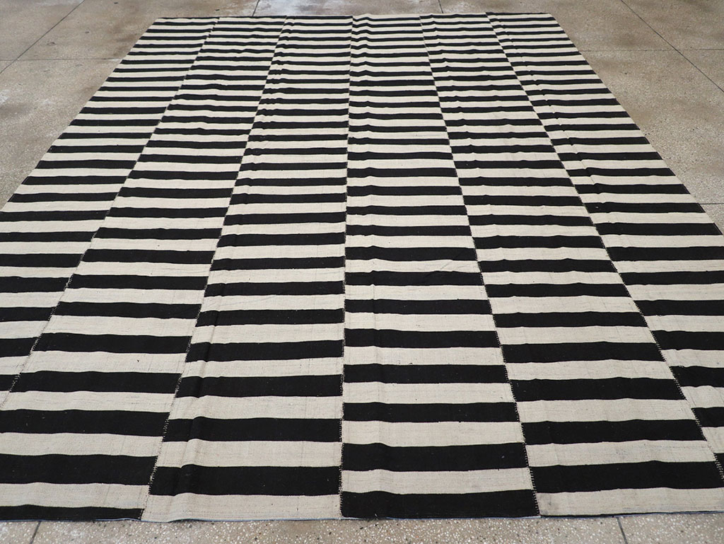 Modern Persian Flatweave Kilim Room Size Carpet, No.30456 - Staging