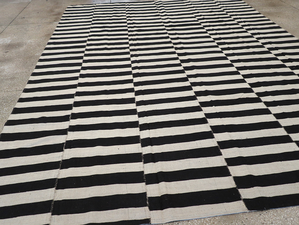 Modern Persian Flatweave Kilim Room Size Carpet, No.30456 - Staging