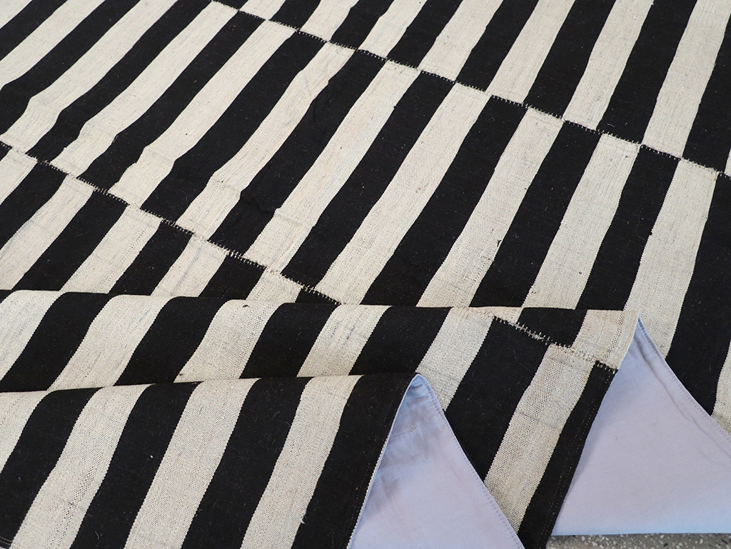 Modern Persian Flatweave Kilim Room Size Carpet, No.30456 - Staging