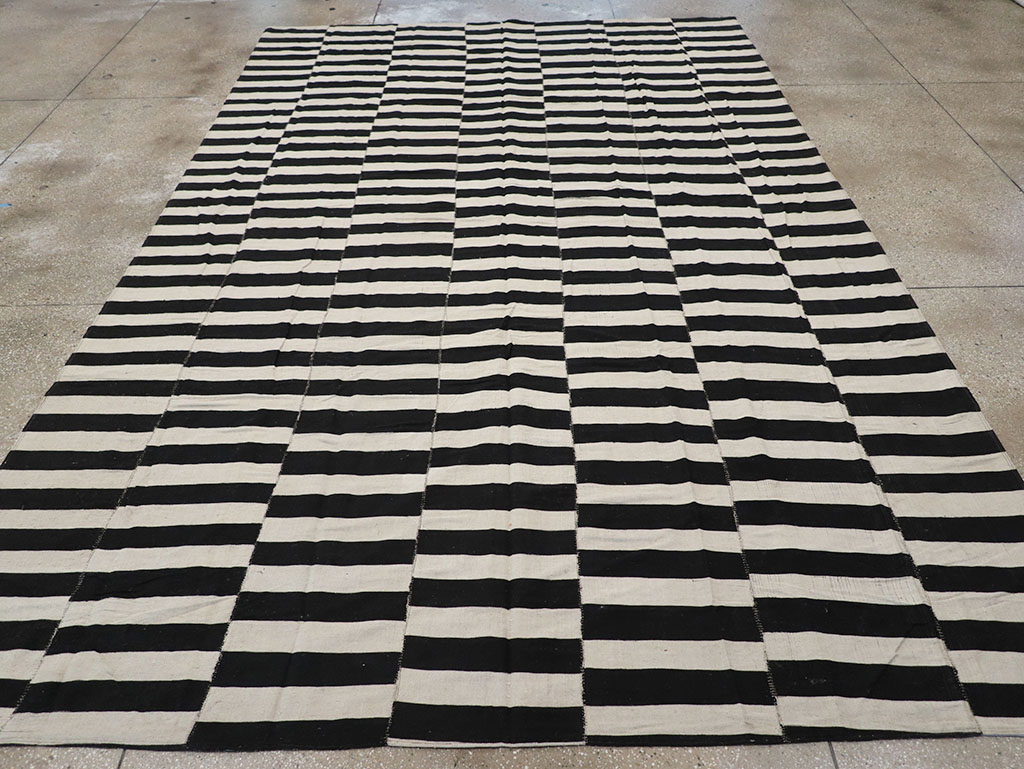 Modern Persian Flatweave Kilim Room Size Carpet, No.30457 - Staging