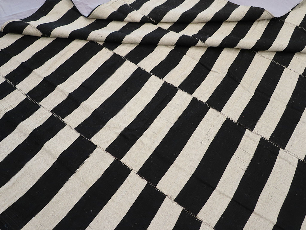 Modern Persian Flatweave Kilim Room Size Carpet, No.30457 - Staging