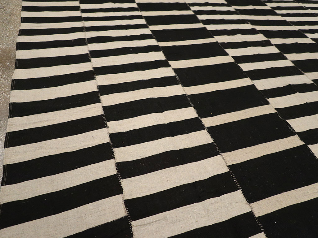 Modern Persian Flatweave Kilim Gallery Carpet, No.30458 - Staging