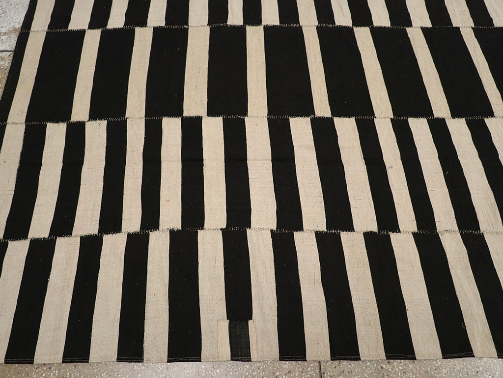 Modern Persian Flatweave Kilim Gallery Carpet, No.30458 - Staging