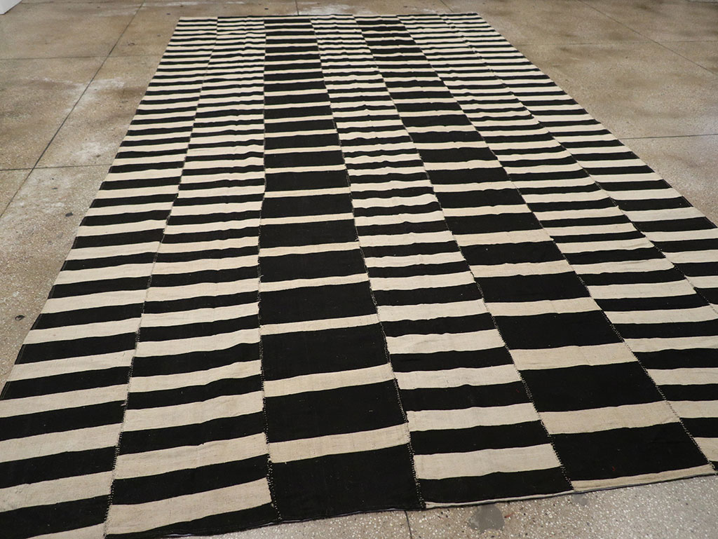 Modern Persian Flatweave Kilim Gallery Carpet, No.30458 - Staging