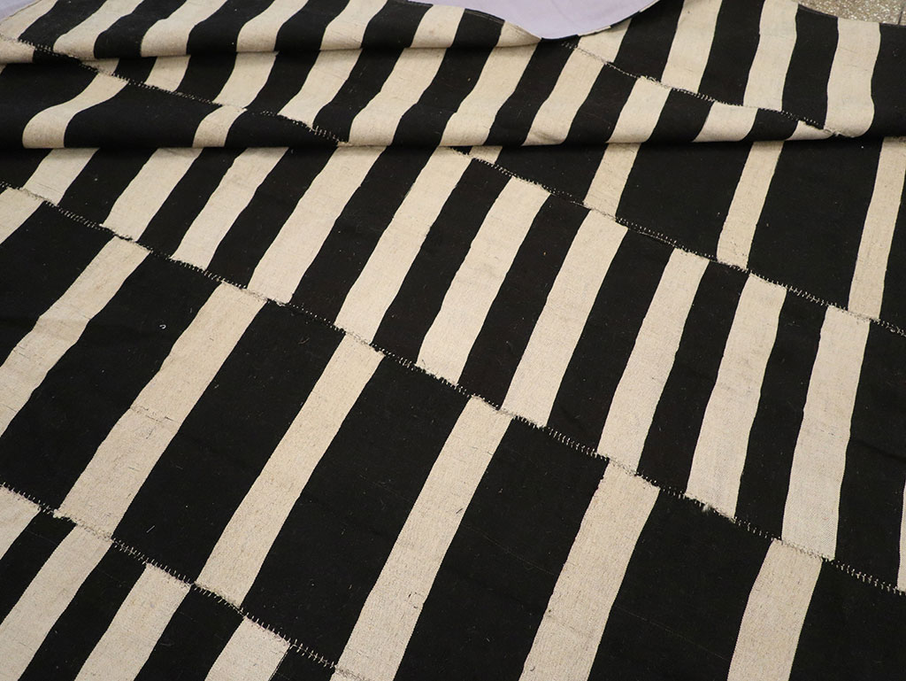 Modern Persian Flatweave Kilim Large Room Size Carpet, No.30458 - Staging