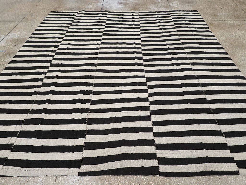 Vintage Persian Flatweave Kilim Room Size Carpet, No.30459 - Staging