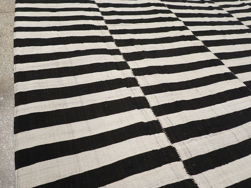 Vintage Persian Flatweave Kilim Room Size Carpet, No.30459 - Staging