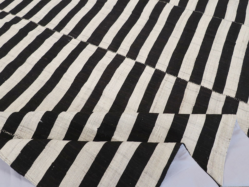 Vintage Persian Flatweave Kilim Room Size Carpet, No.30459 - Staging