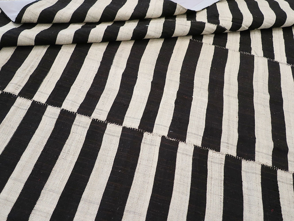 Vintage Persian Flatweave Kilim Room Size Carpet, No.30459 - Staging