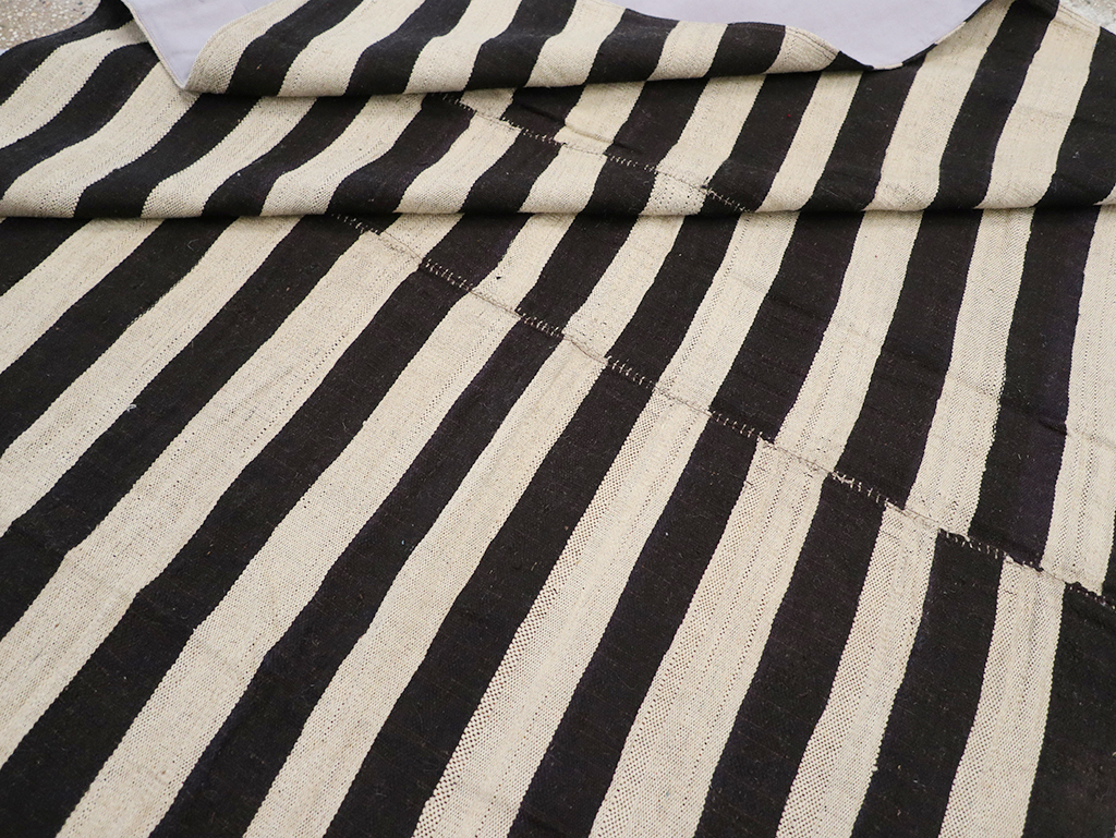 Vintage Persian Flatweave Kilim Small Room Size Carpet, No.30462 - Staging