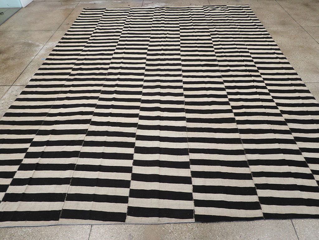 Modern Persian Flatweave Kilim Large Room Size Carpet, No.30463 - Staging