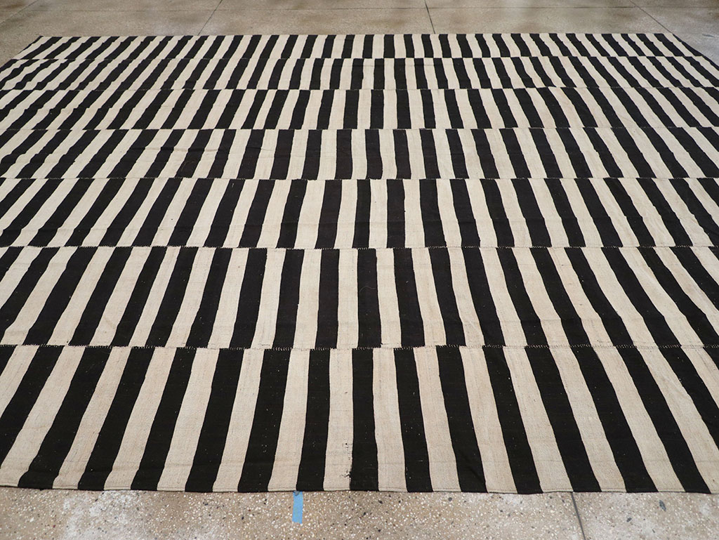 Modern Persian Flatweave Kilim Large Room Size Carpet, No.30463 - Staging